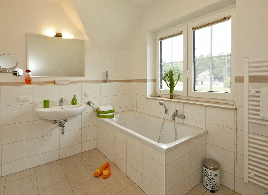 Bad Obergeschoß mit Wanne