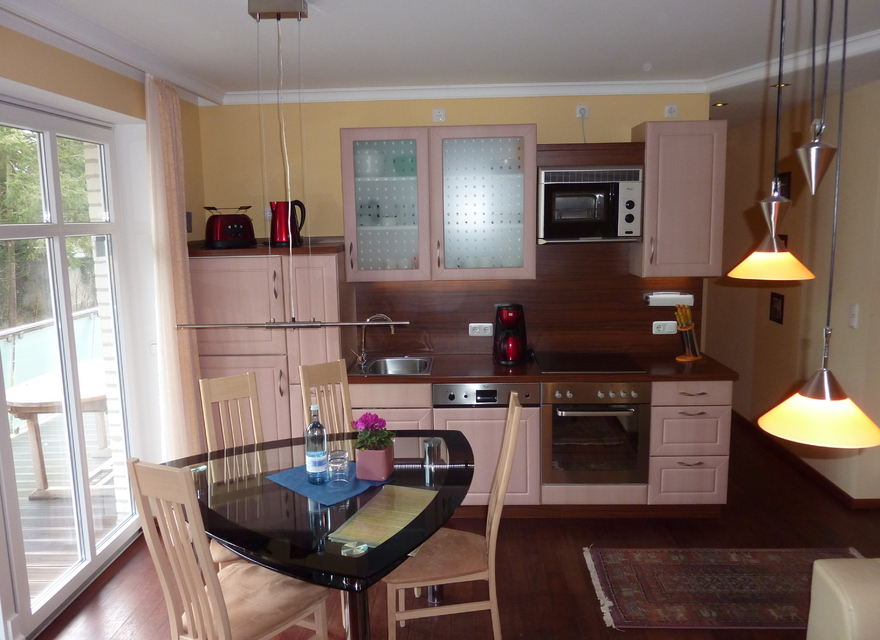 voll ausgestattete Küchenzeile