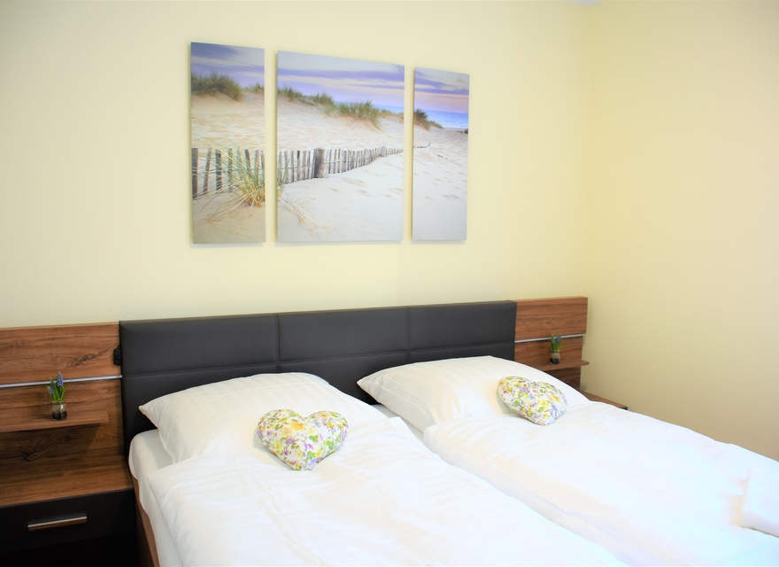 Schlafzimmer mit Doppelbett