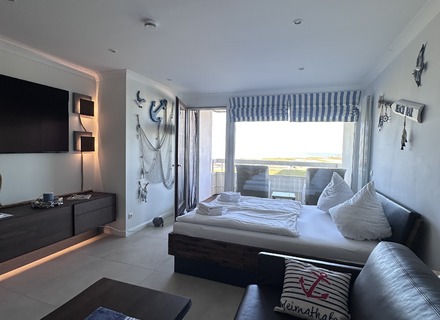 Wohn-, Schlafzimmer