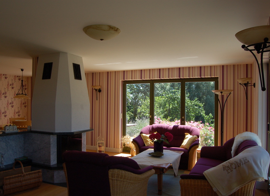 Wohnzimmer mit Kamin