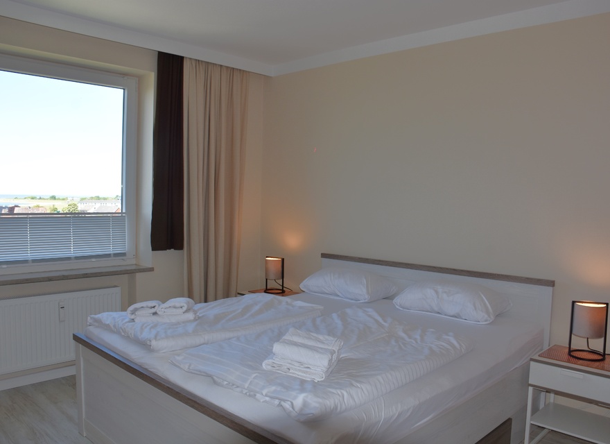 Schlafzimmer mit Doppelbett