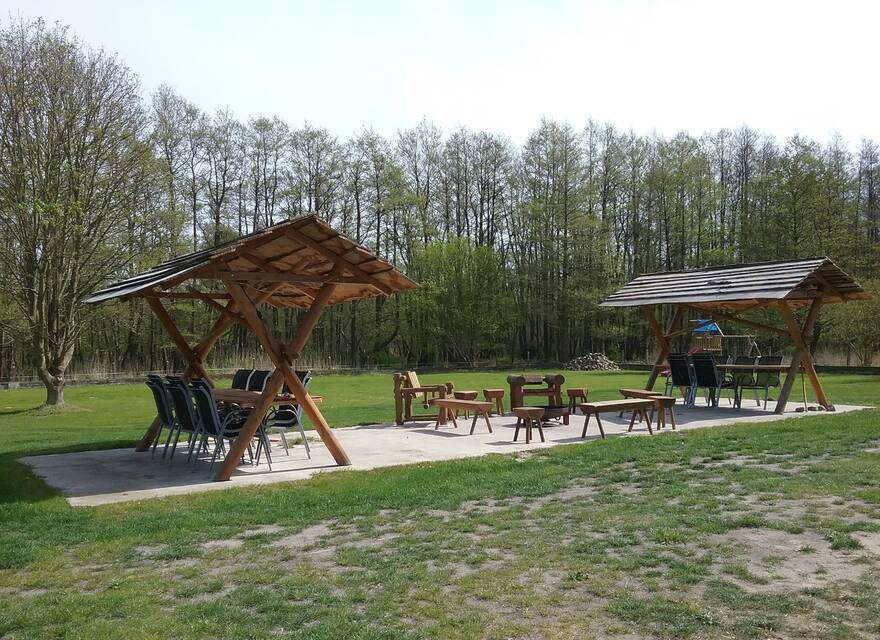 Grillplatz mit Sitzgelegenheit