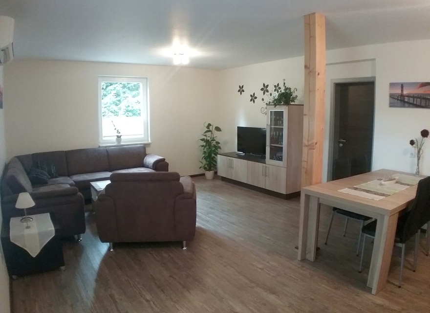 Wohn-/Essbereich - EG - links