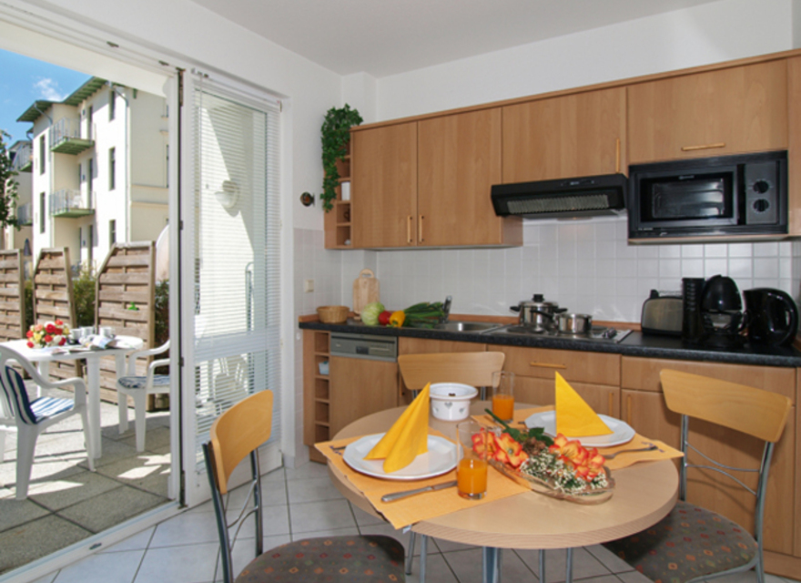 Küche und Esstisch