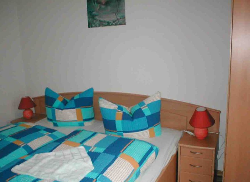 Schlafzimmer mit 1,80m Doppelb