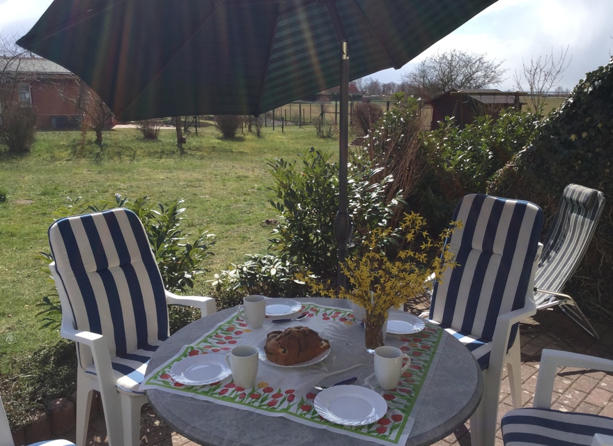 Terrasse mit Spielwiese