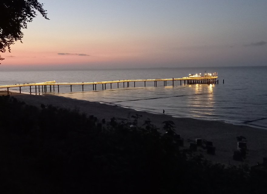 Neue Seebrücke am Abend