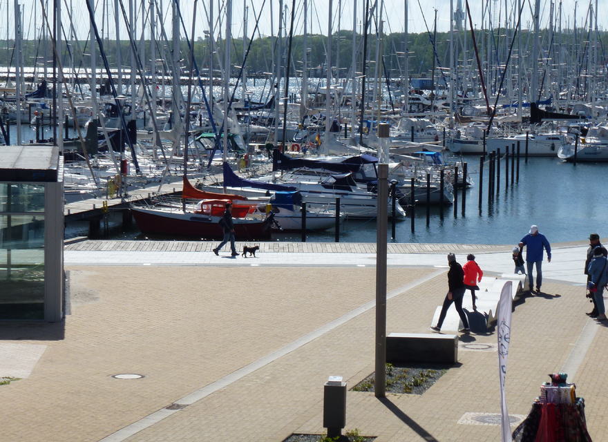 Blick v. Balkon auf die Marina