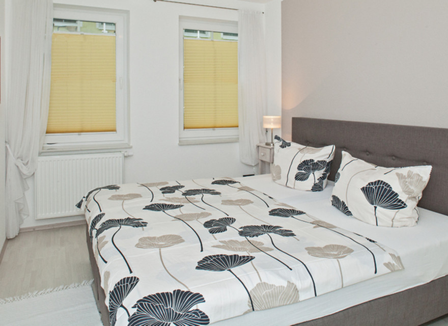 Schlafzimmer mit Doppelbett