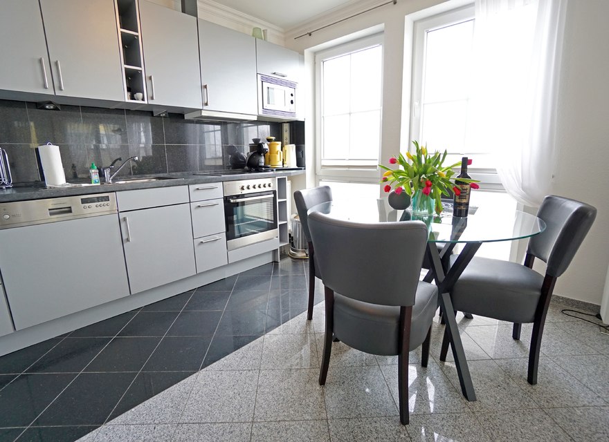 voll ausgestattete Küchenzeile