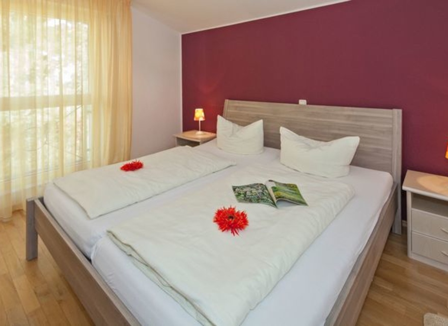 Schlafzimmer mit Doppelbett