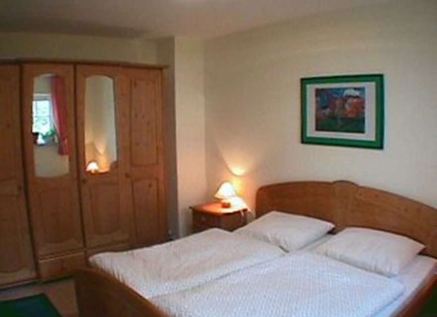 Schlafzimmer mit Doppelbett