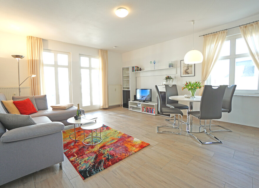 Esstisch im Wohnzimmer