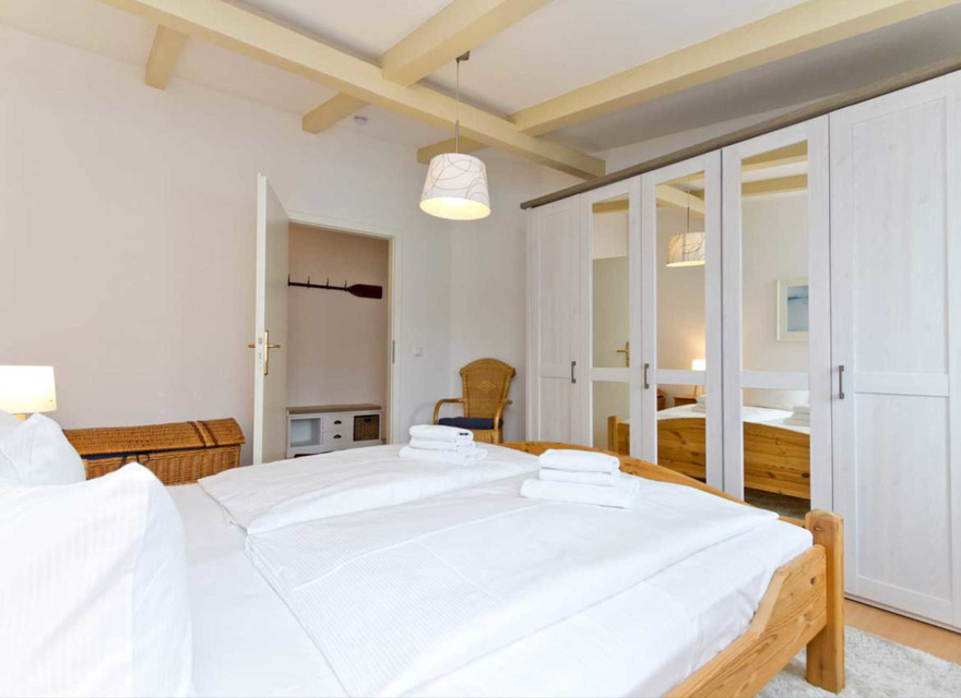 Schlafzimmer mit Doppelbett