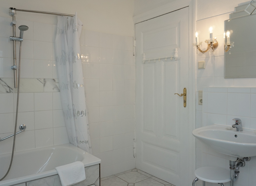 Badezimmer mit Badewanne