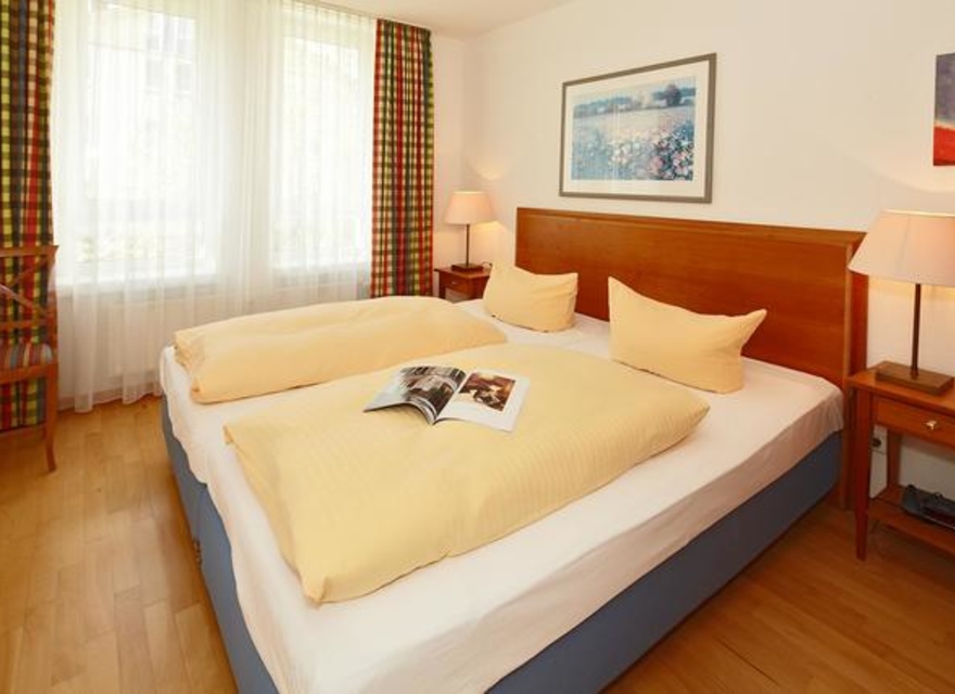 Schlafzimmer mit Doppelbett