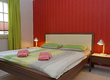 Schlafzimmer mit Doppelbett