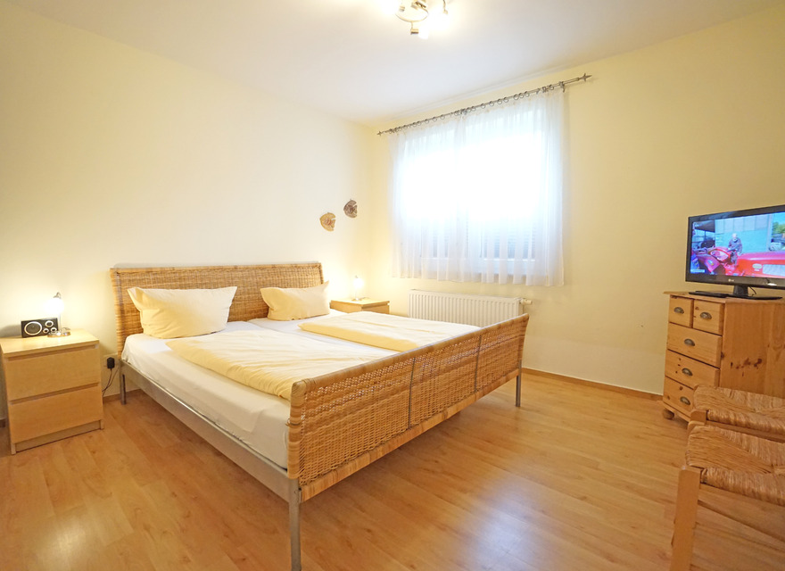 Schlafzimmer mit Doppelbett