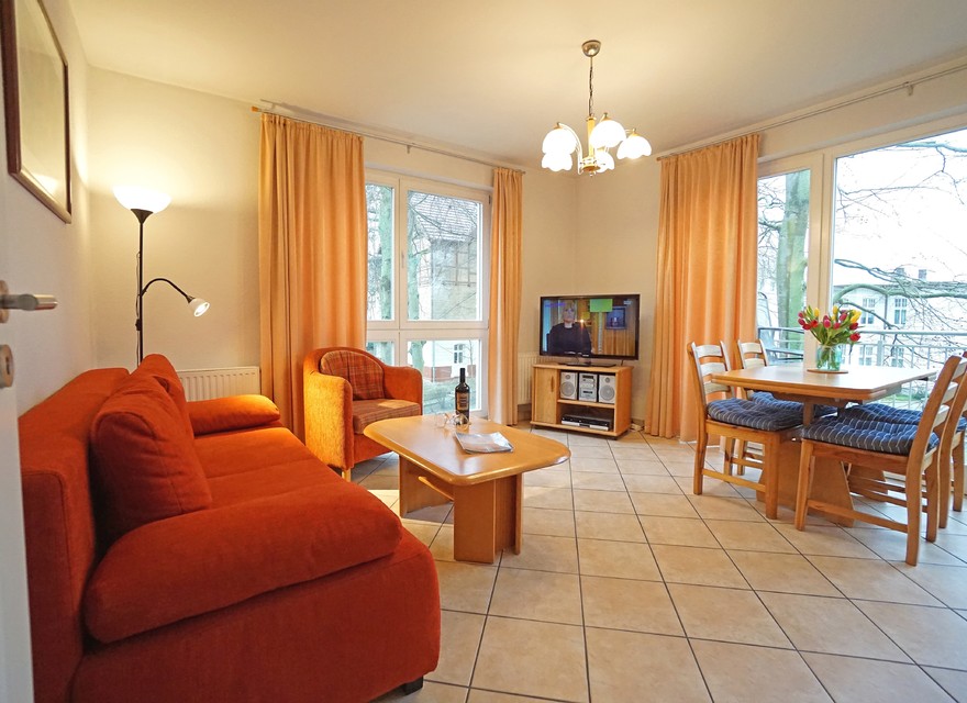 Wohnzimmer mit Schlafcouch, Es