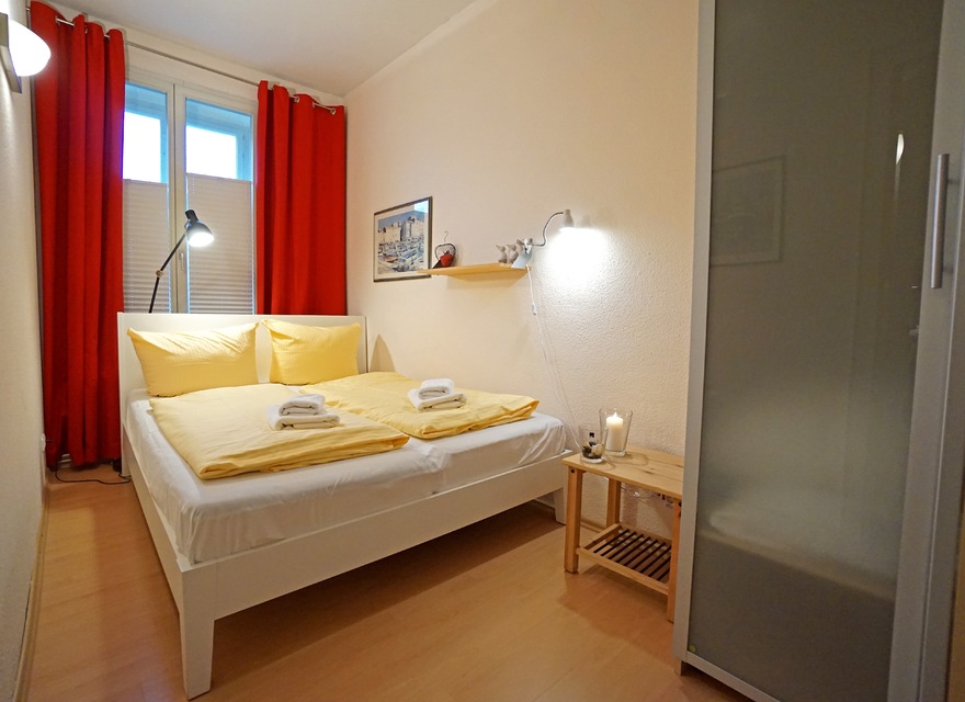 erstes Schlafzimmer mit Doppel