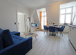 Wohnzimmer mit offener Küche