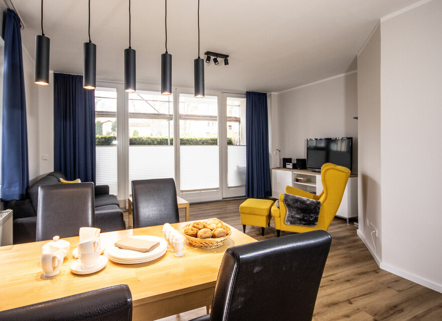 Wohnzimmer mit Eßtisch