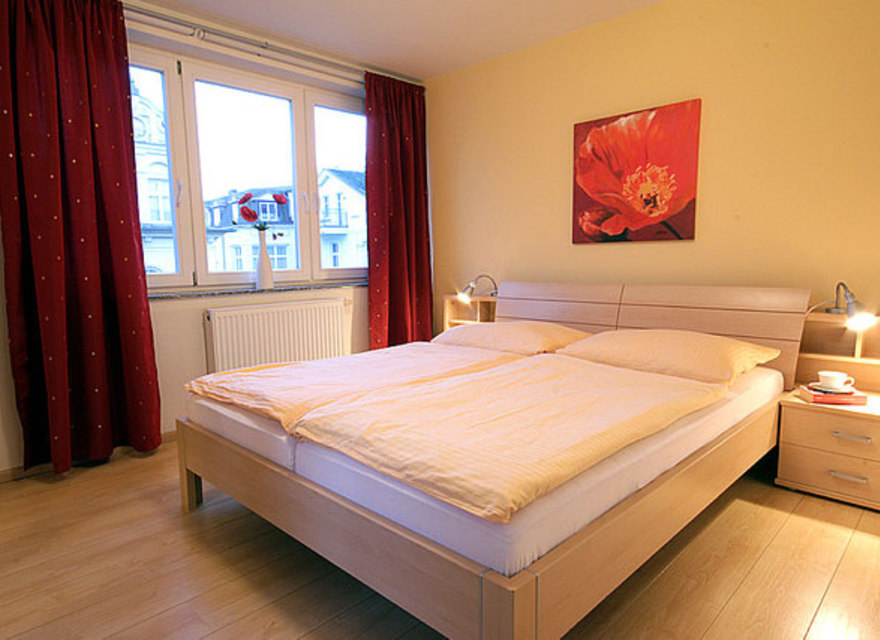 Schlafzimmer mit Doppelbett