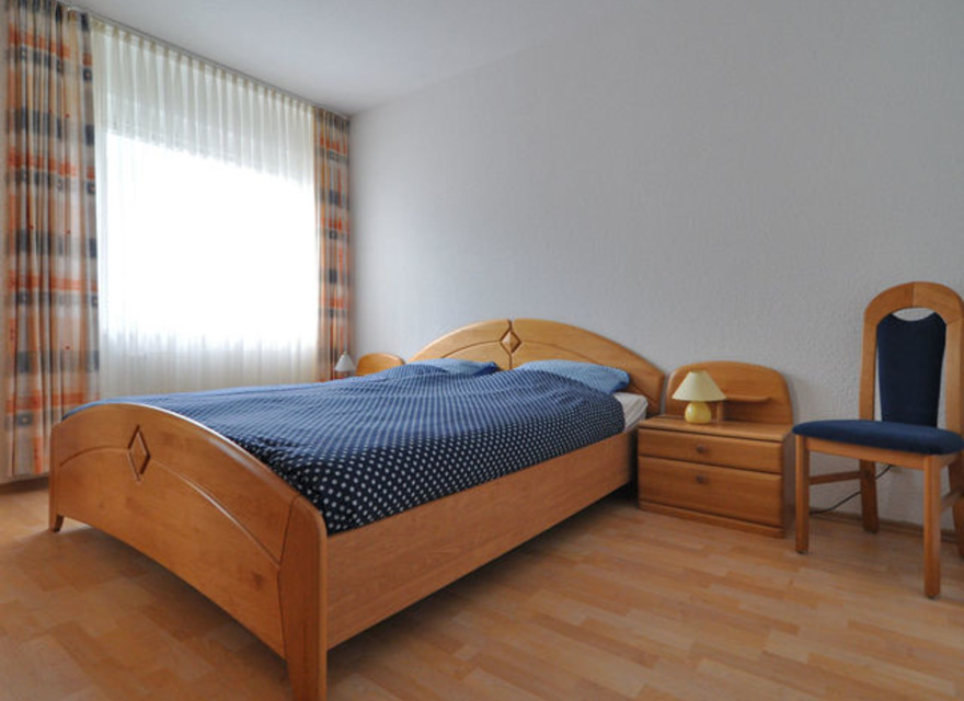 Schlafzimmer mit Doppelbett