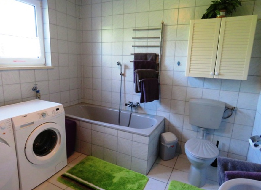 Bad mit DU, Wanne, WC, Trockne