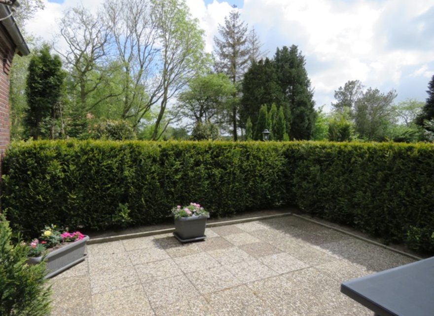 Teilüberdachte Terrasse