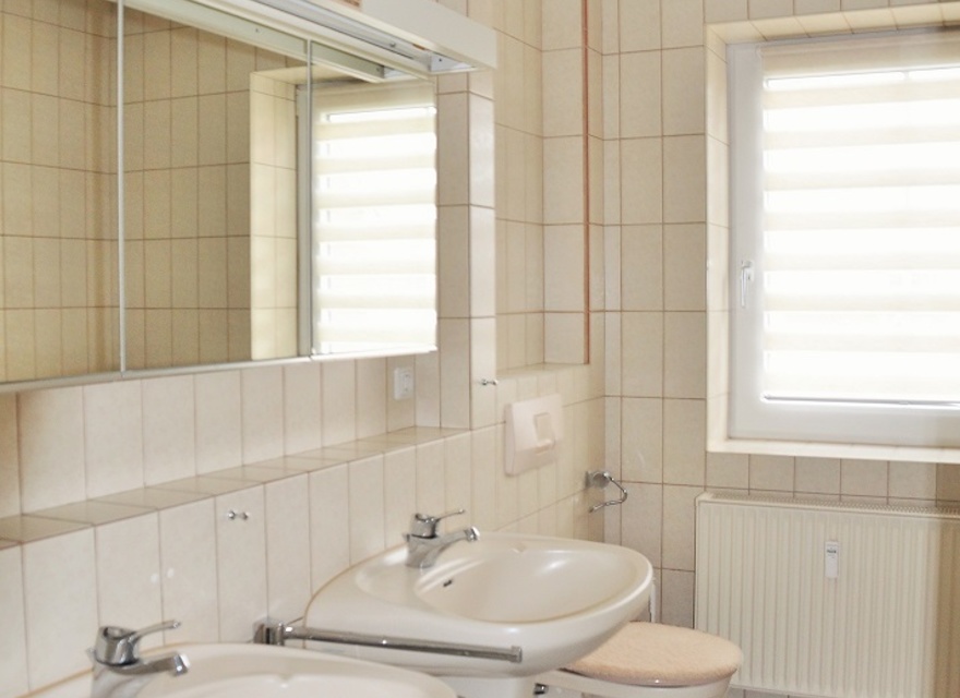 Vollbad mit zwei Waschbecken