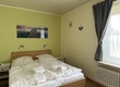Schlafzimmer mit Doppelbett