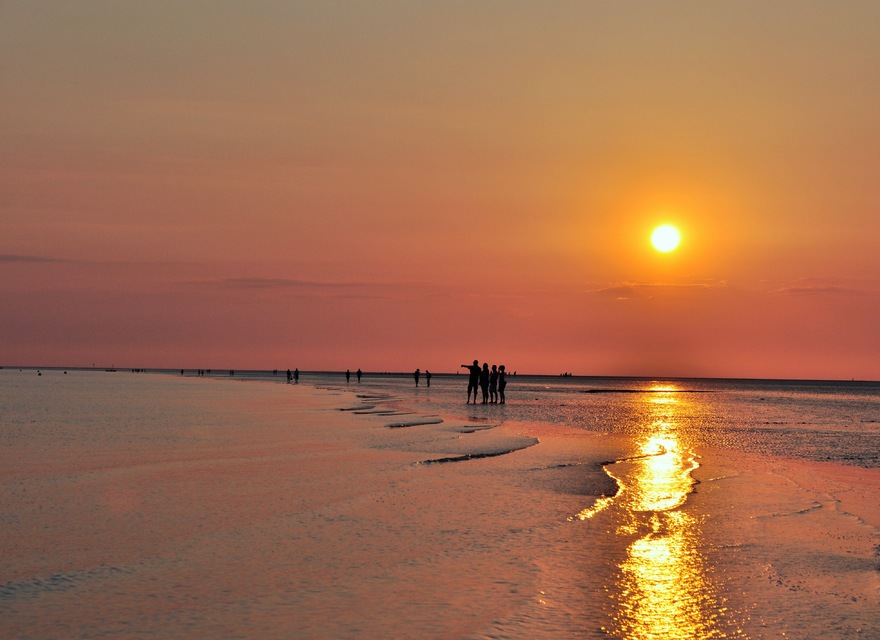 Watt wandern im Abendrot