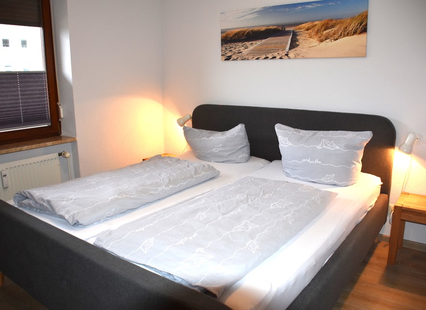 Schlafzimmer mit Doppelbett