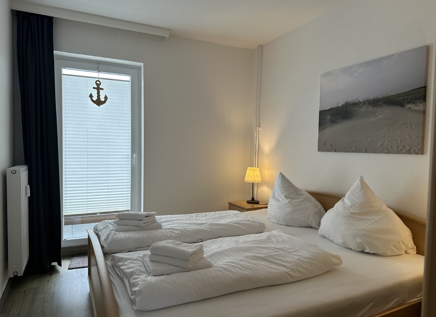 Schlafzimmer mit Doppelbett