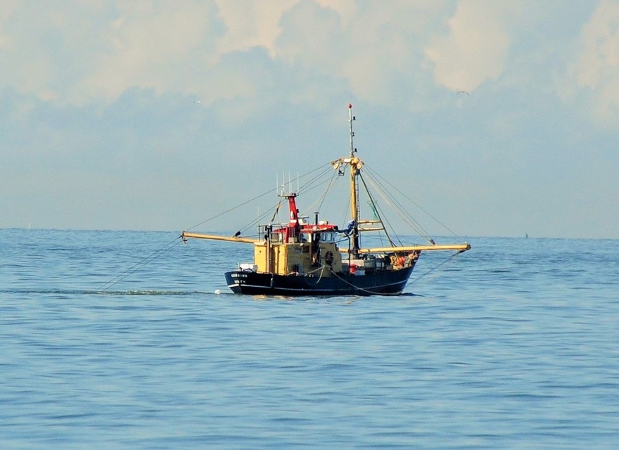 Fischkutter bei der Fangfahrt