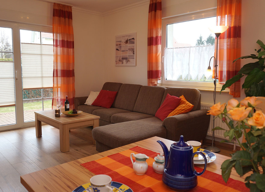 Wohnzimmer mit Esstisch