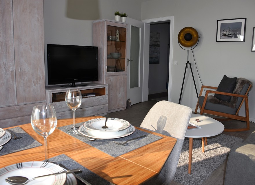 Wohnzimmer mit Flachbild-TV