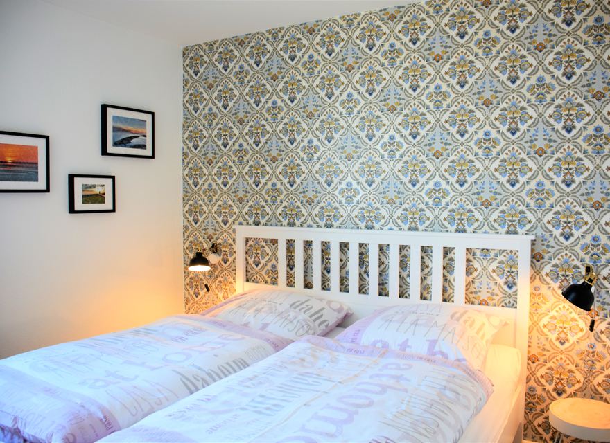 Schlafzimmer mit Doppelbett