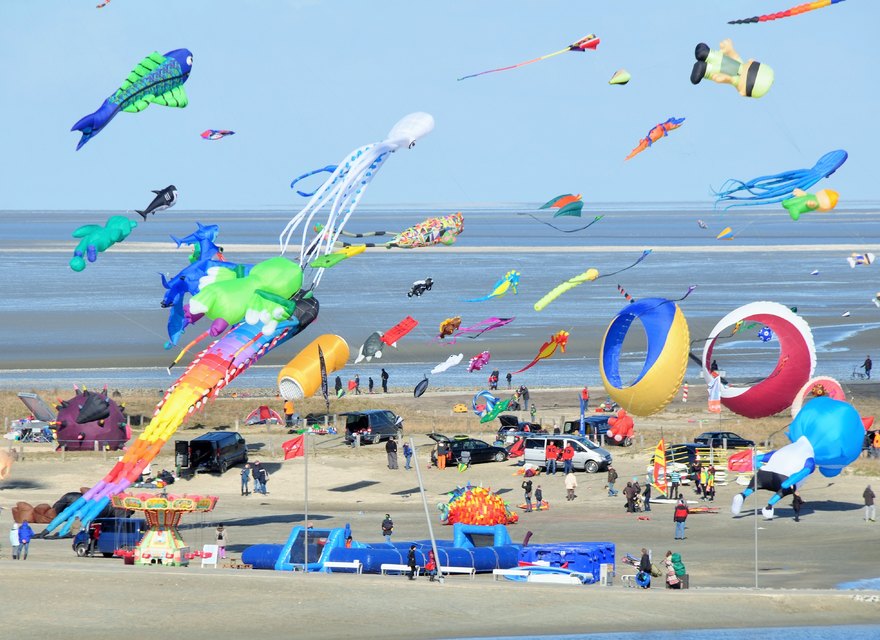 Drachenfestival in der Lagune