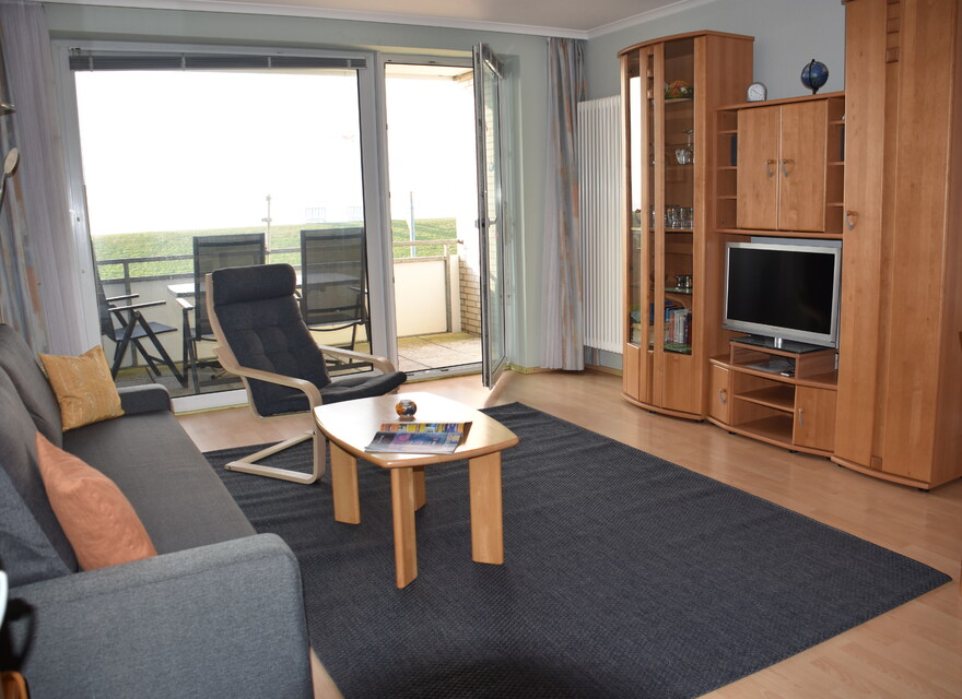 Wohnzimmer Blick zum Balkon