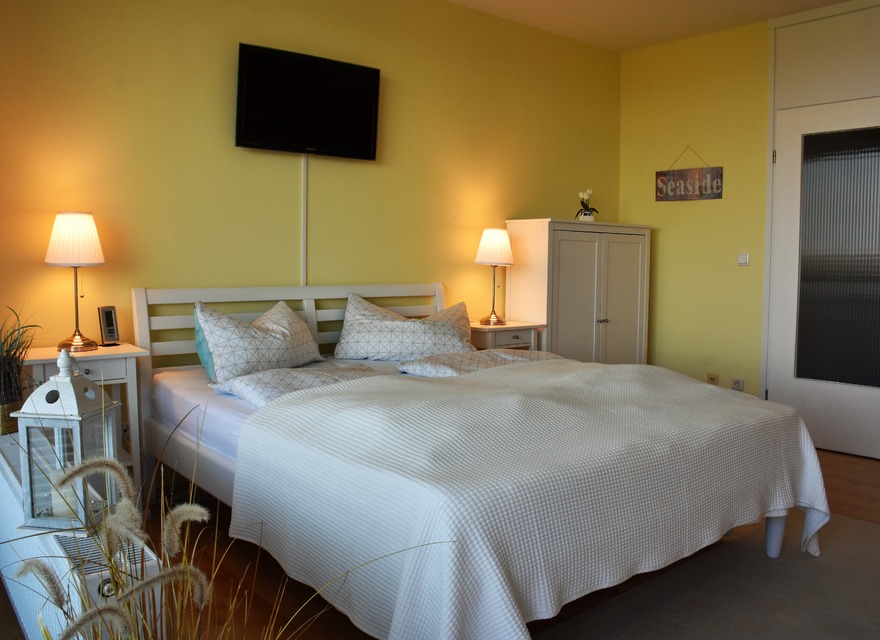 Wohnzimmer Doppelbett