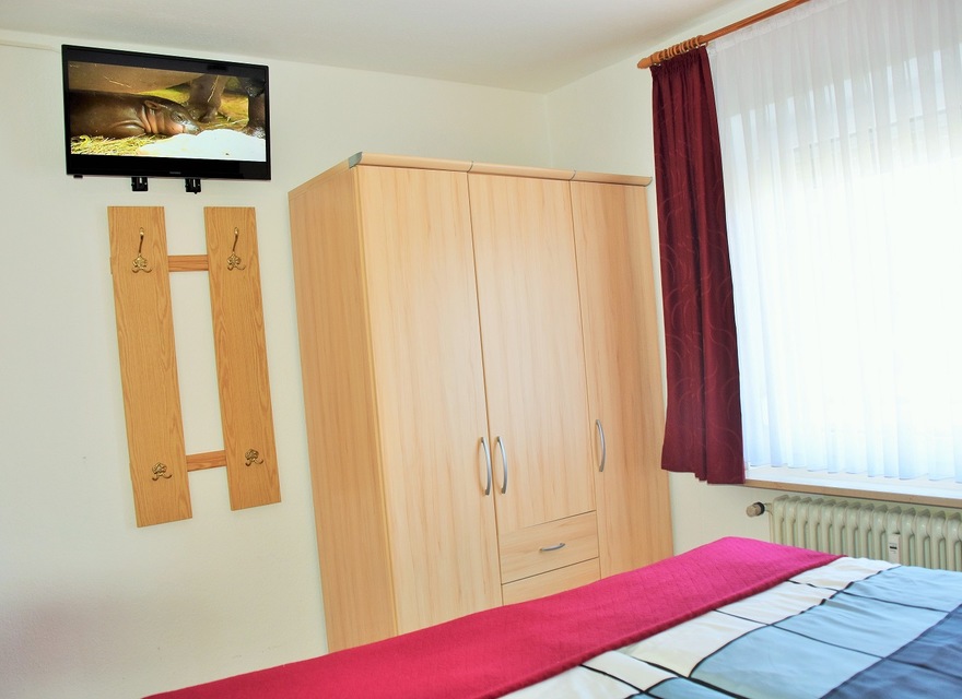 Schlafzimmer mit 2.TV-Gerät
