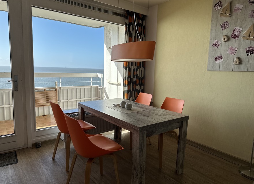 Essbereich mit Meerblick