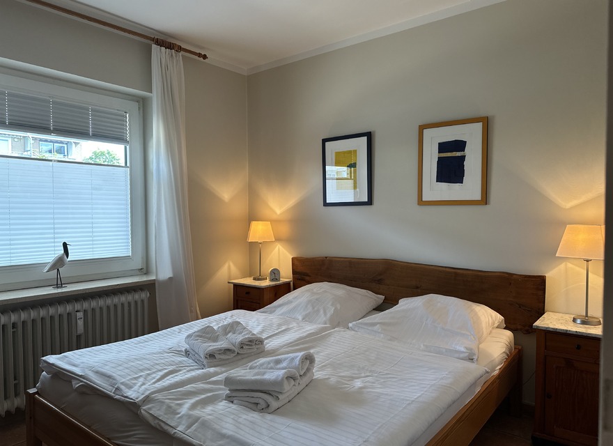 Schlafzimmer mit Doppelbett