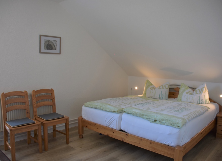 Schlafzimmer 1 mit Doppelbett