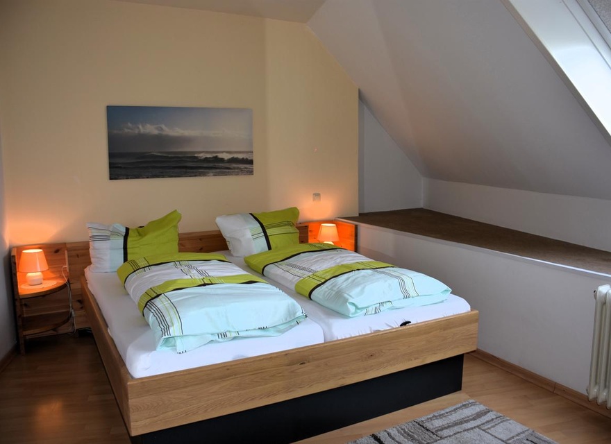 Schlafzimmer mit Doppelbett