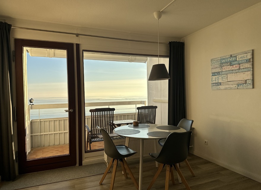 Esstisch im Wohnzimmer