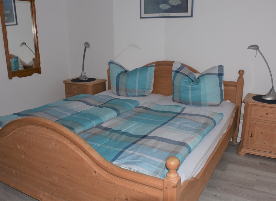 Schlafzimmer mit Doppelbett